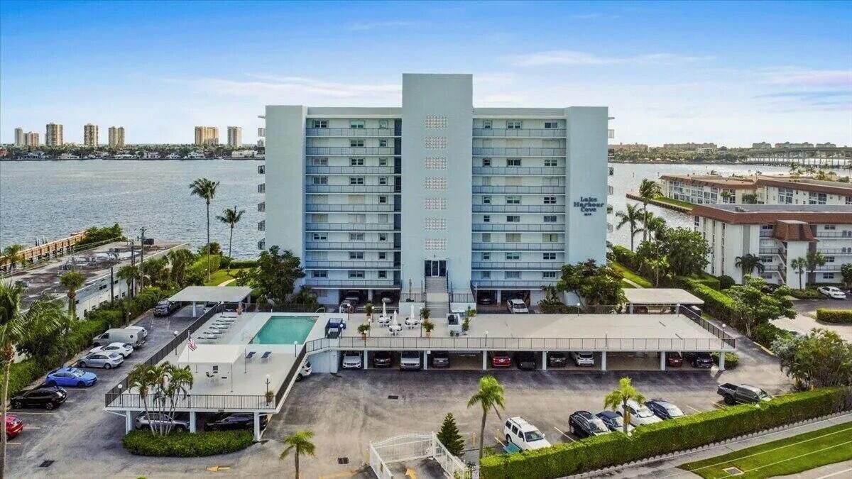 出租: $3,200 (2 贝兹, 2 浴室, 1440 平方英尺)