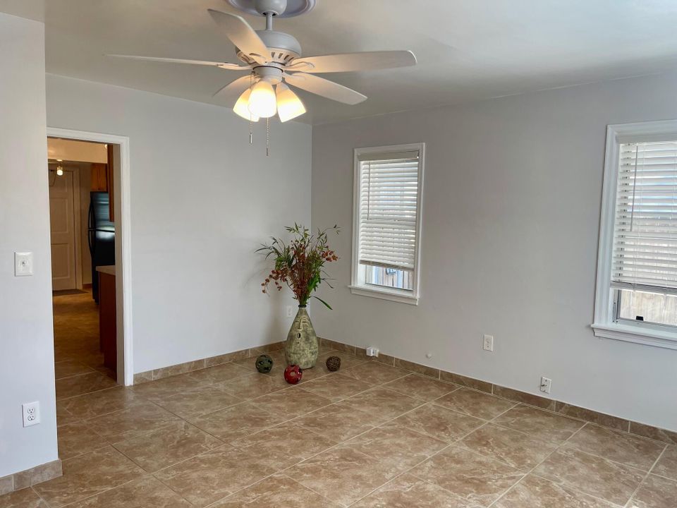 En Venta: $350,000 (2 camas, 1 baños, 838 Pies cuadrados)