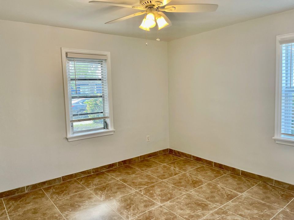 En Venta: $350,000 (2 camas, 1 baños, 838 Pies cuadrados)