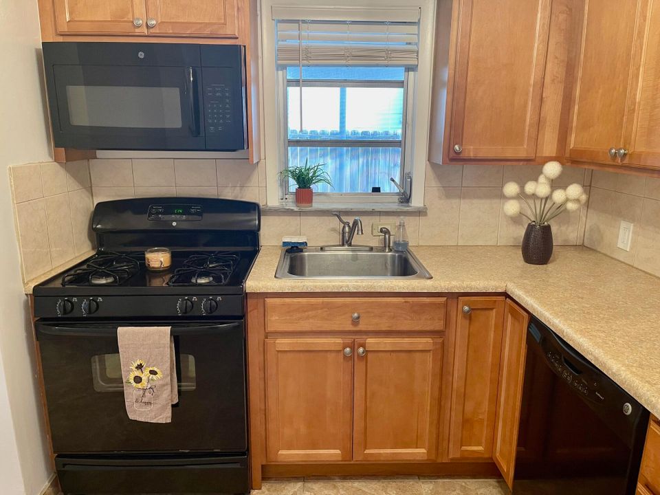 En Venta: $350,000 (2 camas, 1 baños, 838 Pies cuadrados)