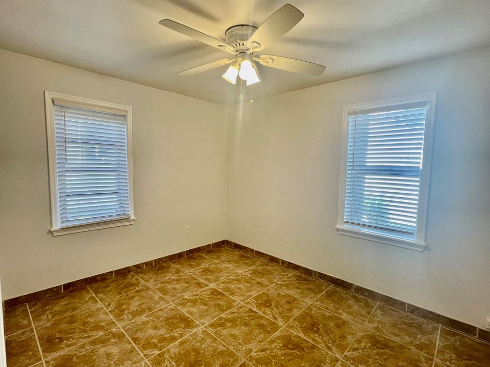 En Venta: $350,000 (2 camas, 1 baños, 838 Pies cuadrados)