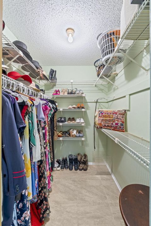 For Rent: $1,800 (2 beds, 2 baths, 1080 Square Feet)