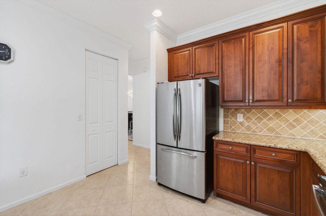 В аренду: $4,500 (5 спален, 3 ванн, 2754 Квадратных фут)