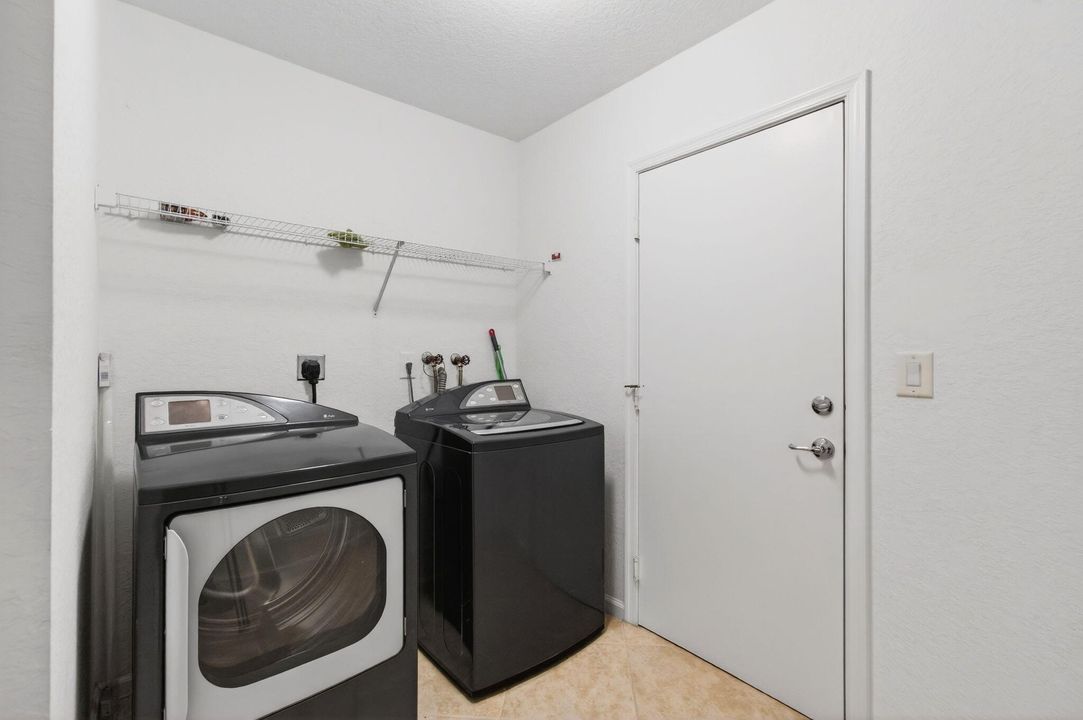 В аренду: $4,500 (5 спален, 3 ванн, 2754 Квадратных фут)