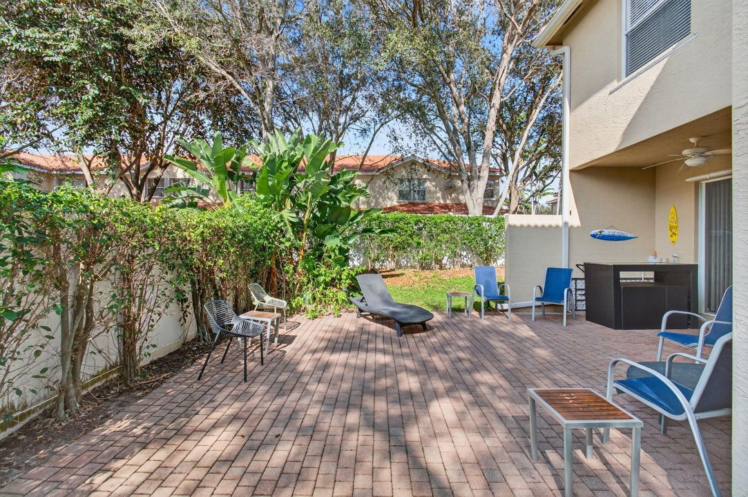 В аренду: $4,500 (5 спален, 3 ванн, 2754 Квадратных фут)