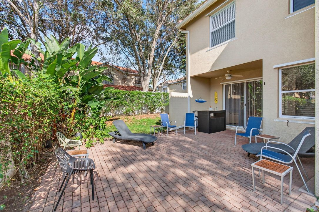 В аренду: $4,500 (5 спален, 3 ванн, 2754 Квадратных фут)