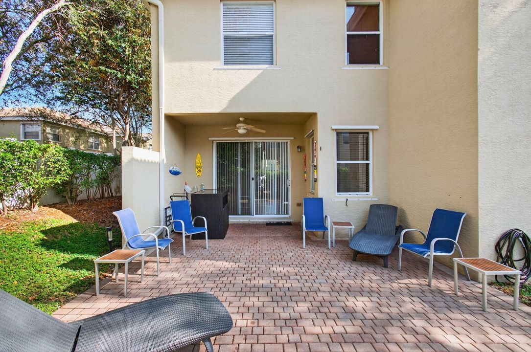 В аренду: $4,500 (5 спален, 3 ванн, 2754 Квадратных фут)