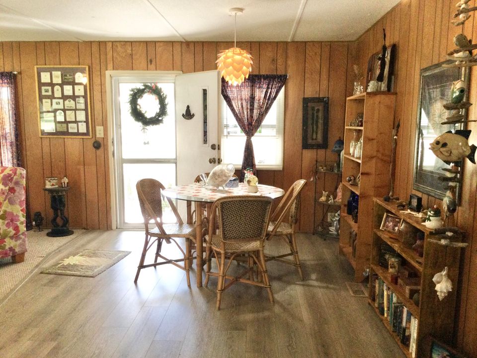 For Sale: $39,900 (2 beds, 2 baths, 984 Square Feet)