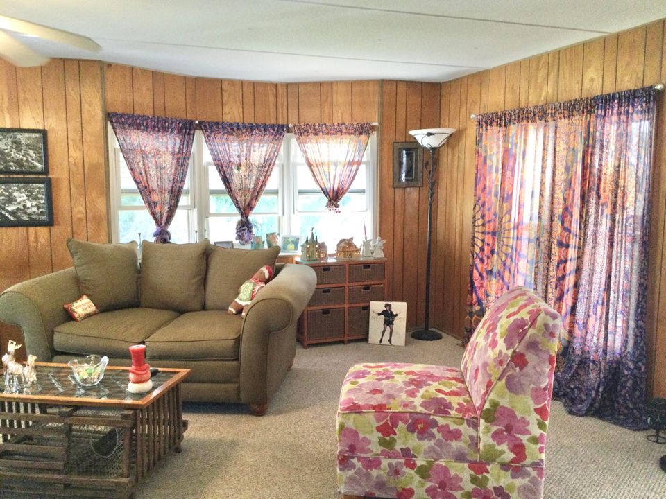 For Sale: $39,900 (2 beds, 2 baths, 984 Square Feet)