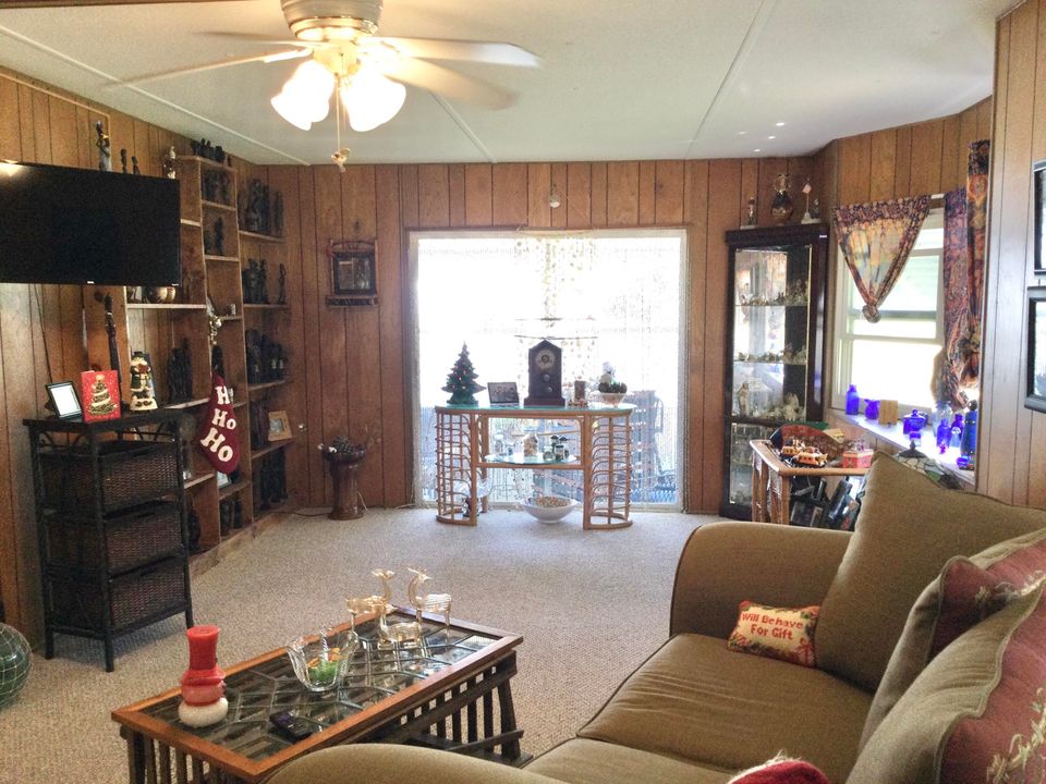 For Sale: $39,900 (2 beds, 2 baths, 984 Square Feet)