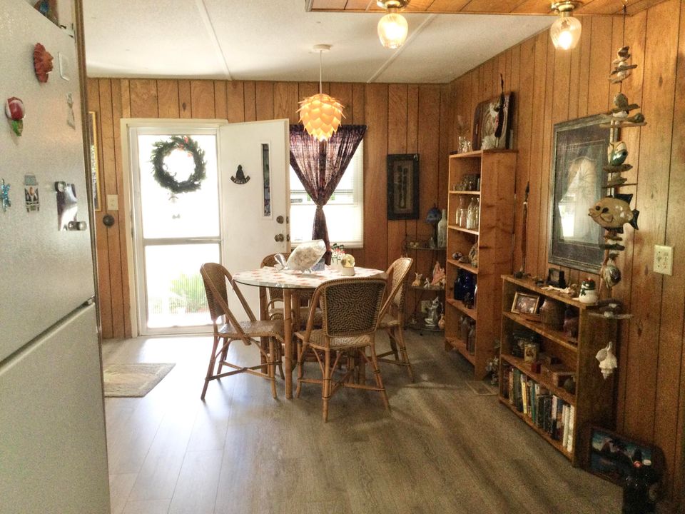 For Sale: $39,900 (2 beds, 2 baths, 984 Square Feet)