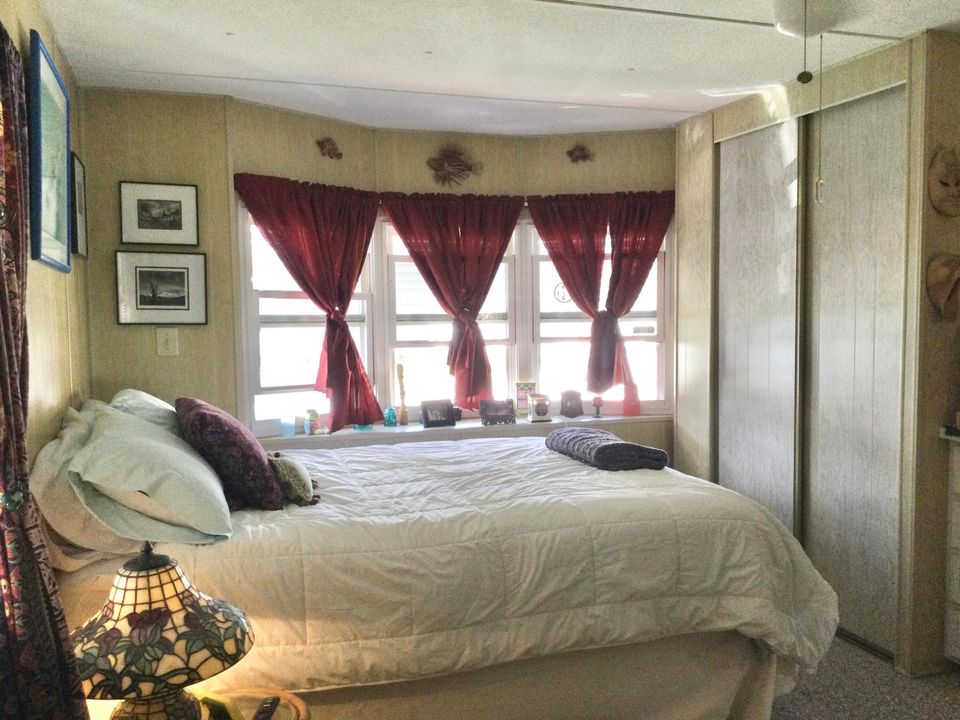 For Sale: $39,900 (2 beds, 2 baths, 984 Square Feet)