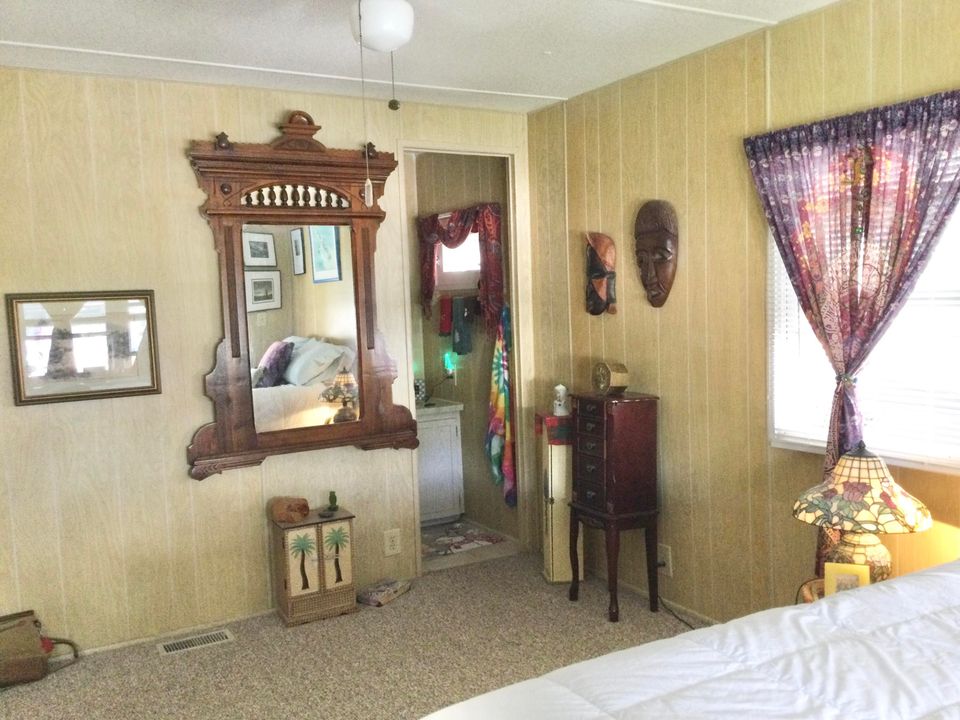 For Sale: $39,900 (2 beds, 2 baths, 984 Square Feet)