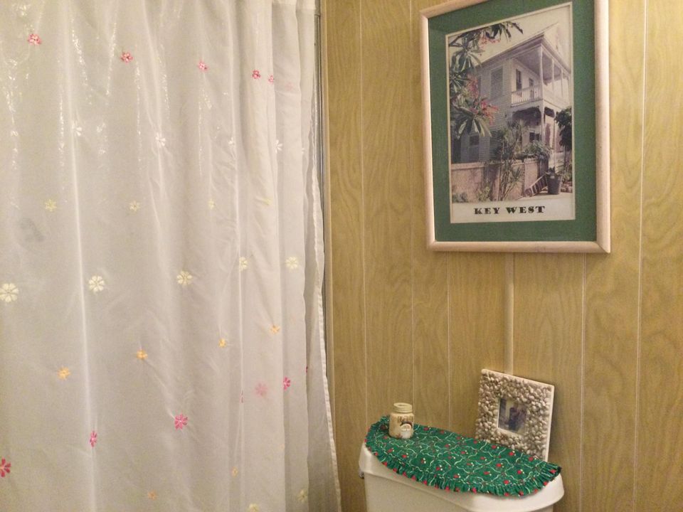 For Sale: $39,900 (2 beds, 2 baths, 984 Square Feet)