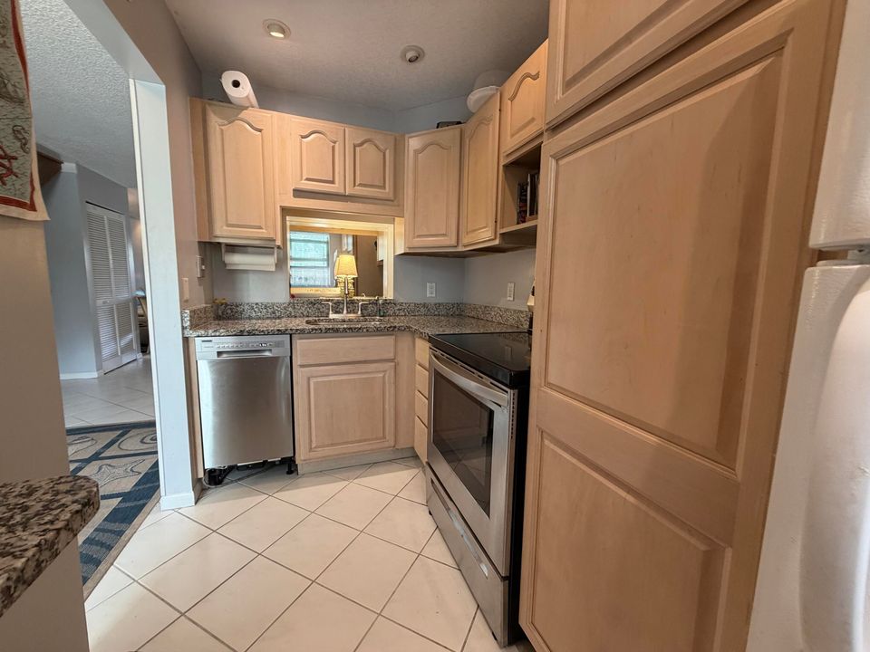 For Sale: $275,000 (2 beds, 1 baths, 1234 Square Feet)