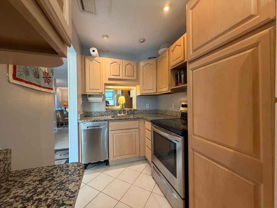 For Sale: $275,000 (2 beds, 1 baths, 1234 Square Feet)