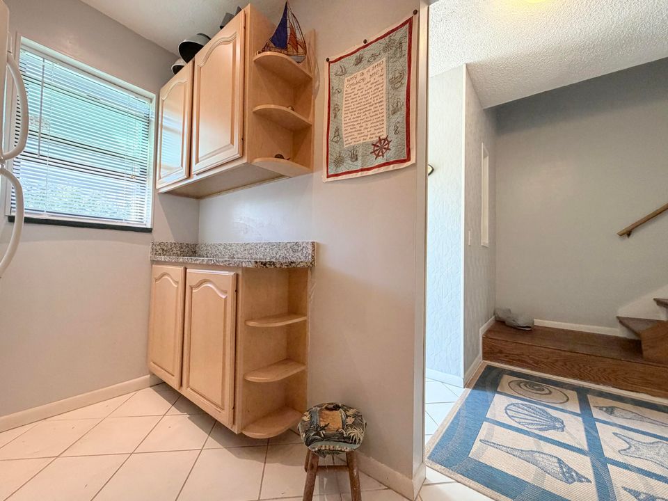 For Sale: $275,000 (2 beds, 1 baths, 1234 Square Feet)
