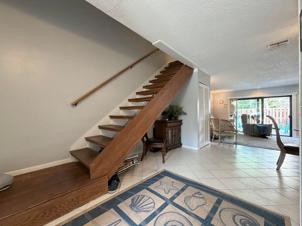 For Sale: $275,000 (2 beds, 1 baths, 1234 Square Feet)