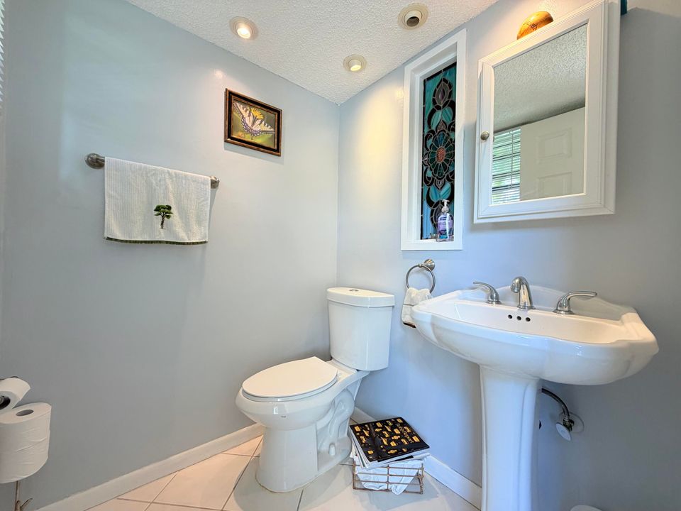 For Sale: $275,000 (2 beds, 1 baths, 1234 Square Feet)