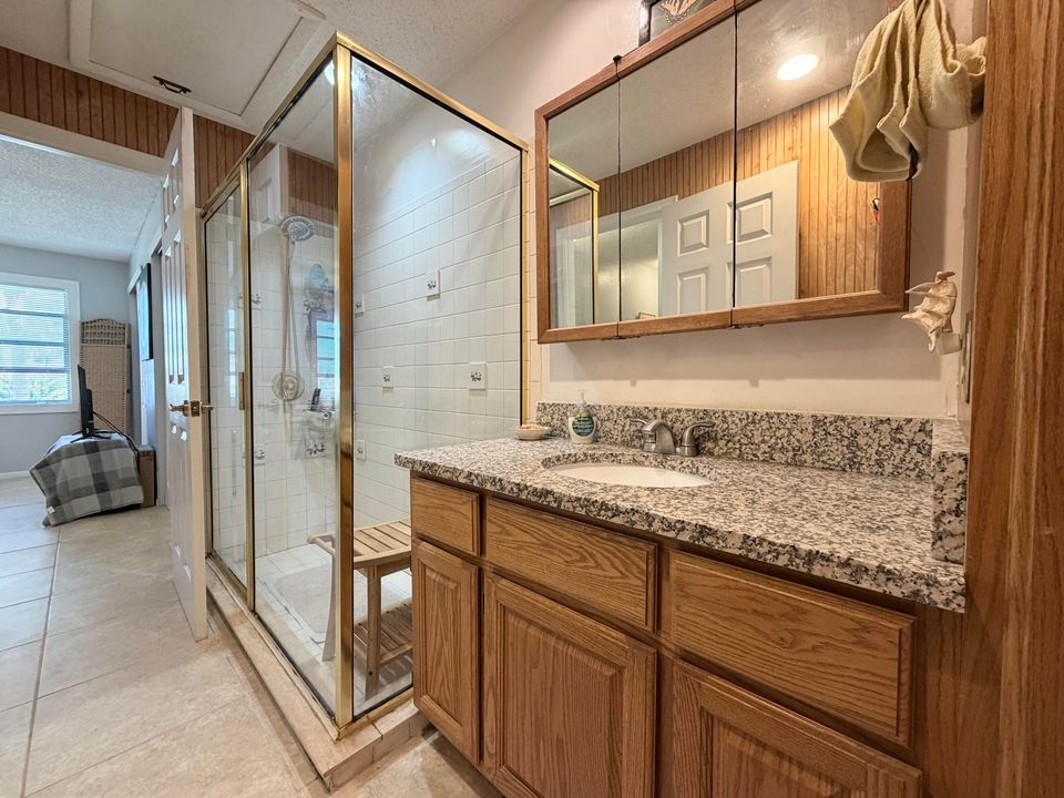 For Sale: $275,000 (2 beds, 1 baths, 1234 Square Feet)