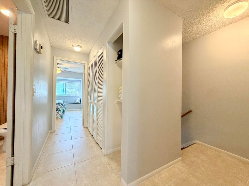 For Sale: $275,000 (2 beds, 1 baths, 1234 Square Feet)