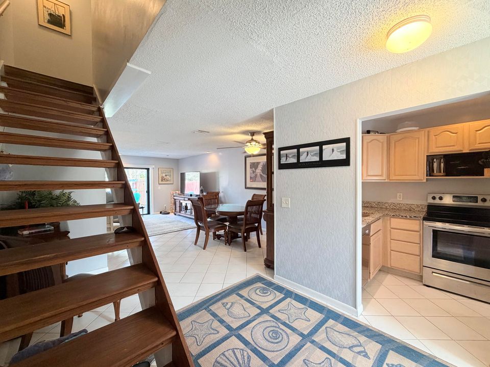 For Sale: $275,000 (2 beds, 1 baths, 1234 Square Feet)