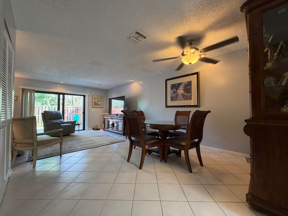 For Sale: $275,000 (2 beds, 1 baths, 1234 Square Feet)