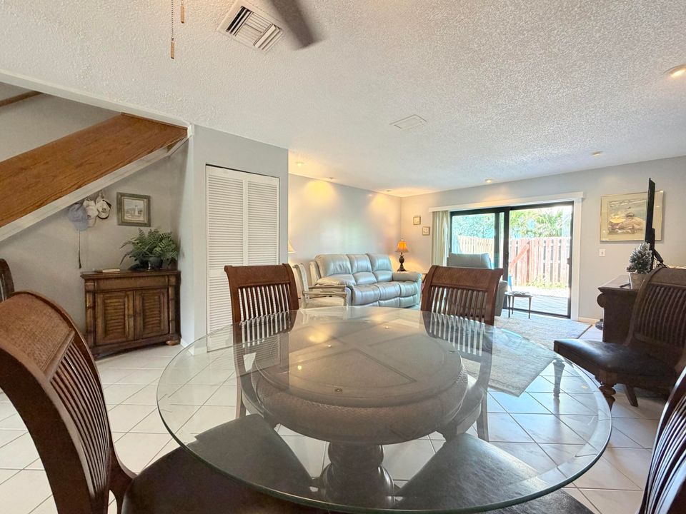 For Sale: $275,000 (2 beds, 1 baths, 1234 Square Feet)