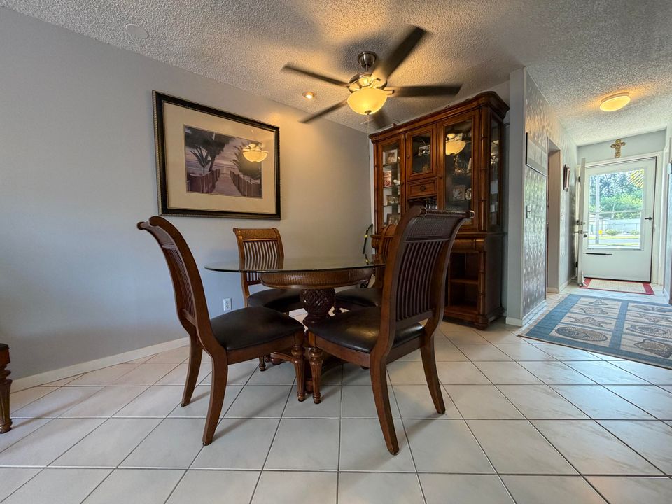 For Sale: $275,000 (2 beds, 1 baths, 1234 Square Feet)