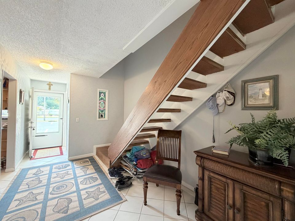 For Sale: $275,000 (2 beds, 1 baths, 1234 Square Feet)