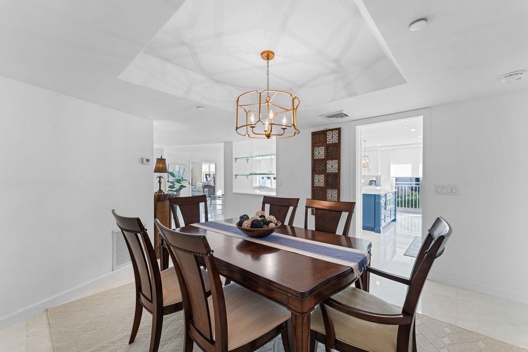 En Venta: $1,675,000 (3 camas, 2 baños, 2000 Pies cuadrados)