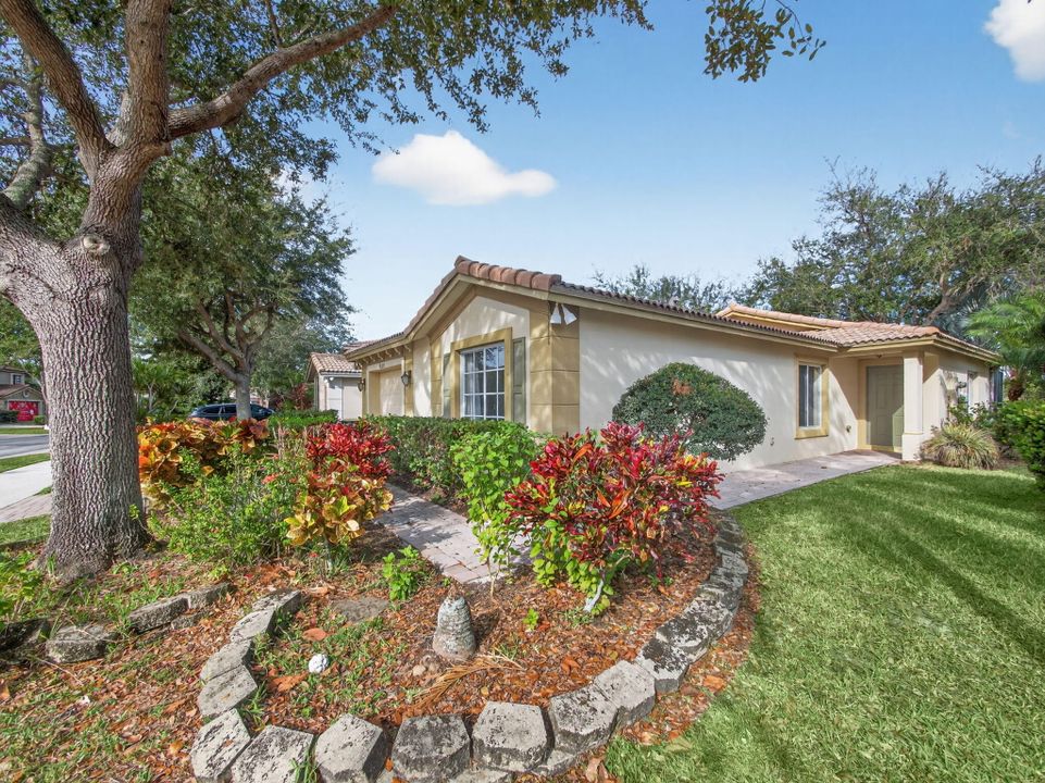 For Sale: $385,000 (3 beds, 2 baths, 1377 Square Feet)