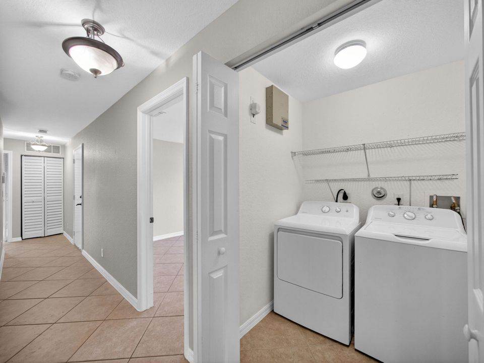 For Sale: $385,000 (3 beds, 2 baths, 1377 Square Feet)