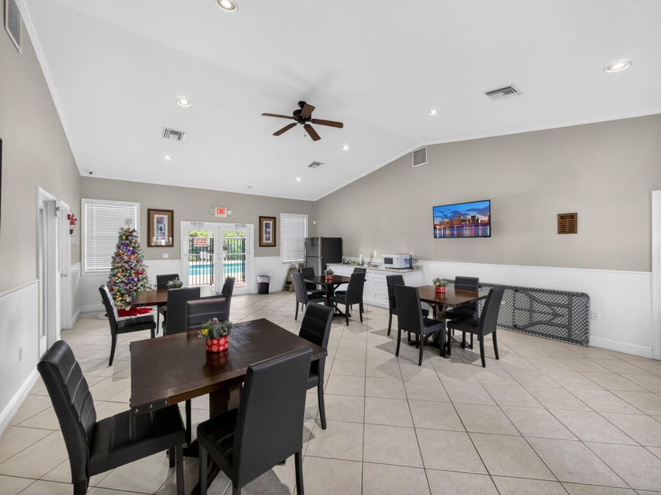 For Sale: $385,000 (3 beds, 2 baths, 1377 Square Feet)