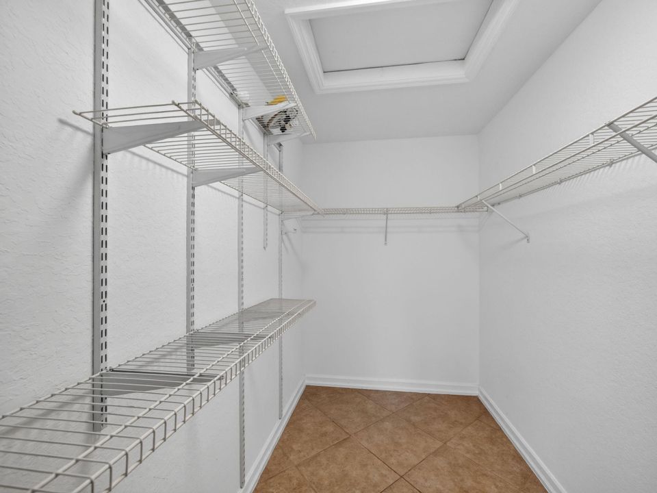 For Sale: $385,000 (3 beds, 2 baths, 1377 Square Feet)