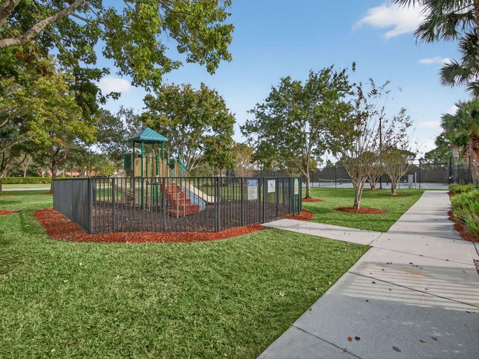 For Sale: $385,000 (3 beds, 2 baths, 1377 Square Feet)