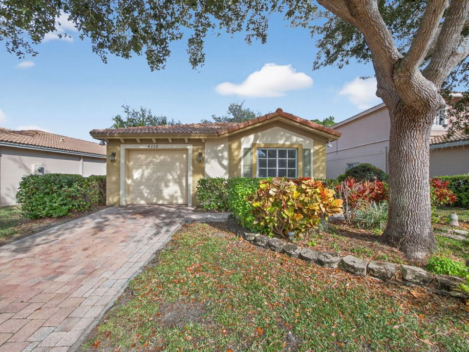 For Sale: $385,000 (3 beds, 2 baths, 1377 Square Feet)