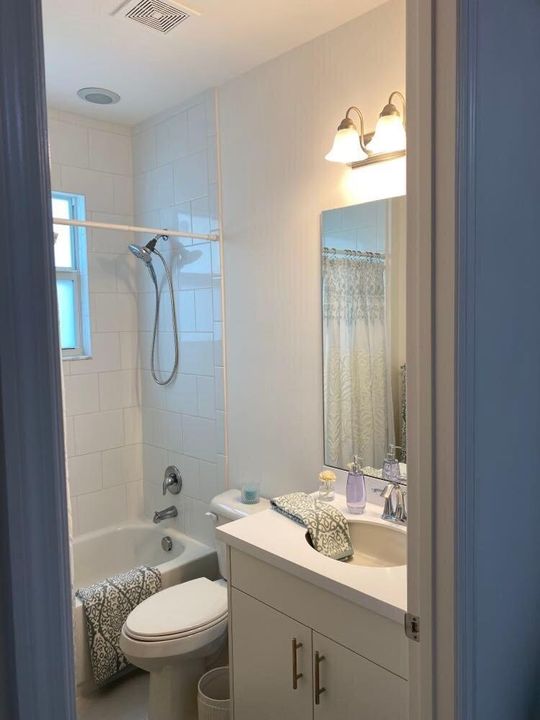 出租: $3,700 (3 贝兹, 2 浴室, 1716 平方英尺)