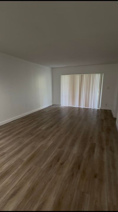 В аренду: $1,900 (2 спален, 2 ванн, 949 Квадратных фут)