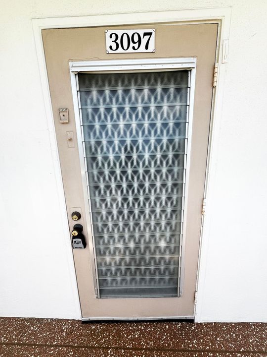 For Sale: $125,000 (2 beds, 1 baths, 860 Square Feet)