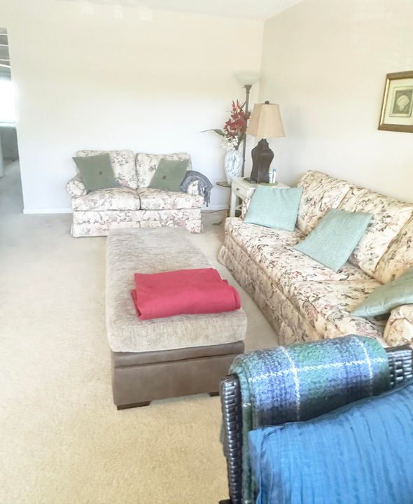 For Sale: $125,000 (2 beds, 1 baths, 860 Square Feet)