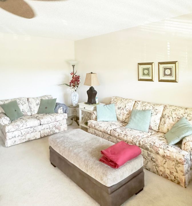 For Sale: $125,000 (2 beds, 1 baths, 860 Square Feet)