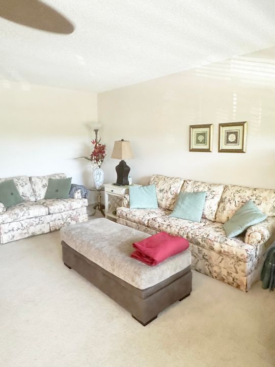 For Sale: $125,000 (2 beds, 1 baths, 860 Square Feet)