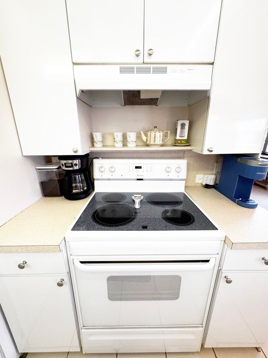 For Sale: $125,000 (2 beds, 1 baths, 860 Square Feet)