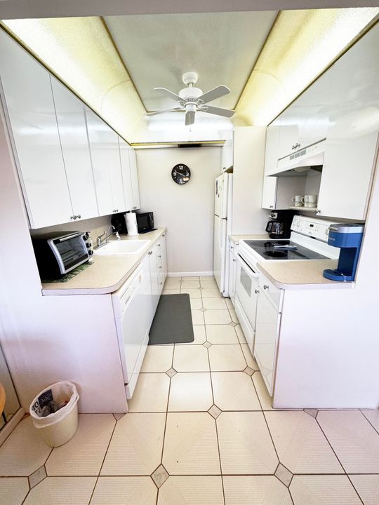 For Sale: $125,000 (2 beds, 1 baths, 860 Square Feet)