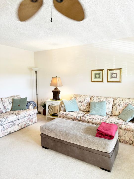 For Sale: $125,000 (2 beds, 1 baths, 860 Square Feet)