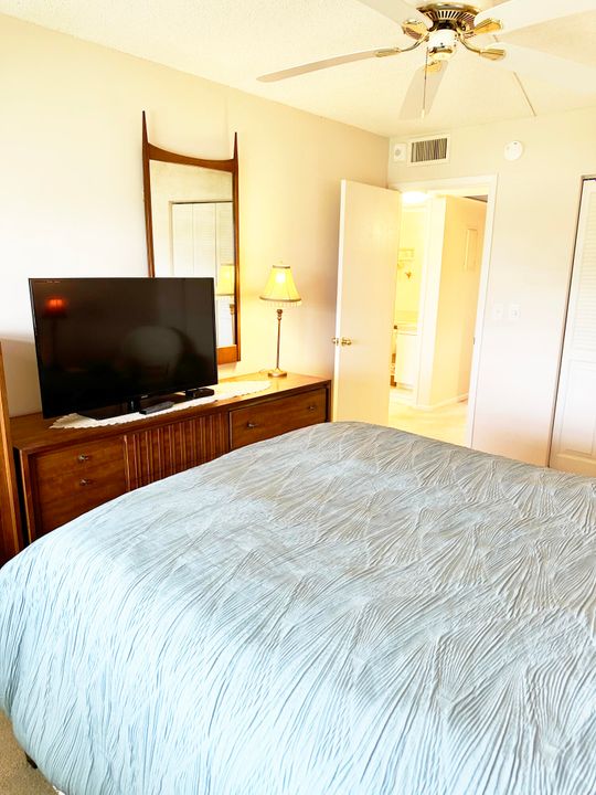 For Sale: $125,000 (2 beds, 1 baths, 860 Square Feet)