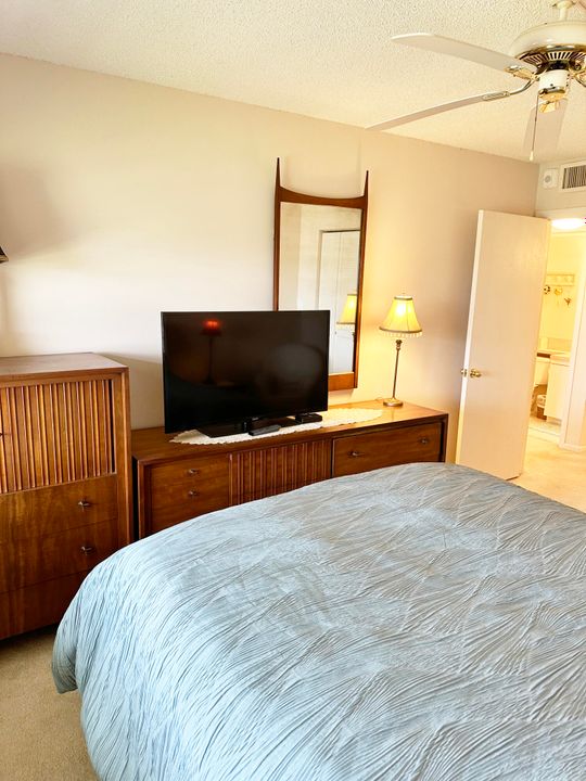 For Sale: $125,000 (2 beds, 1 baths, 860 Square Feet)