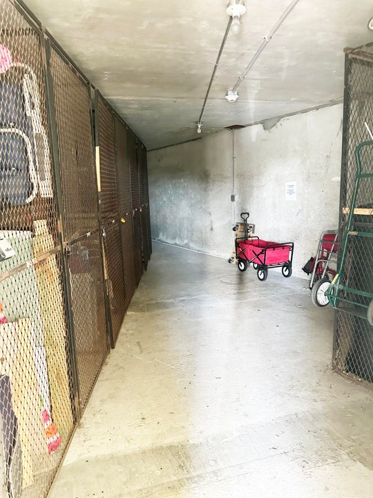 For Sale: $125,000 (2 beds, 1 baths, 860 Square Feet)