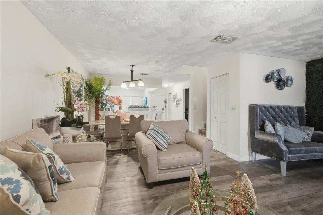 En Renta: $3,350 (3 camas, 2 baños, 1472 Pies cuadrados)